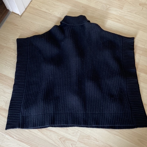 Kate spade ♠️ black turtleneck pom poncho - Picture 6 of 11